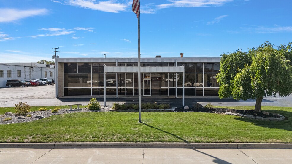 More Photos Of 16560 Industrial St, Roseville Warehouse For Sale