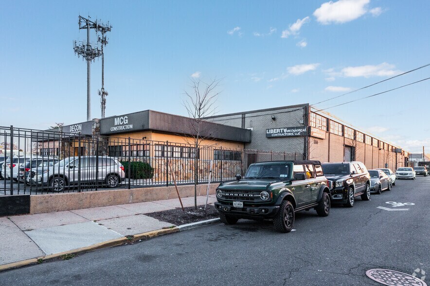 More Photos Of 550 Brush Ave NW, Bronx Warehouse For Lease