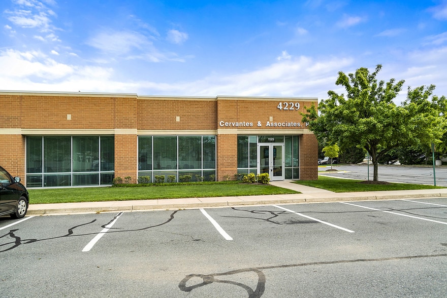 Primary Photo Of 4229 Lafayette Center Dr, Chantilly Business Park For Sale