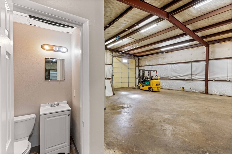 More Photos Of 7567 Morley St, Houston Warehouse For Sale
