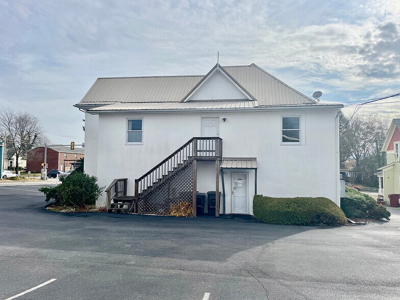 100 W Unaka Ave, Johnson City, TN 37604 Office For Sale