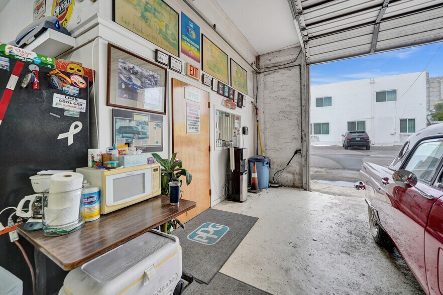 More Photos Of 121 SE 1st Ave, Dania Beach Auto Repair For Lease