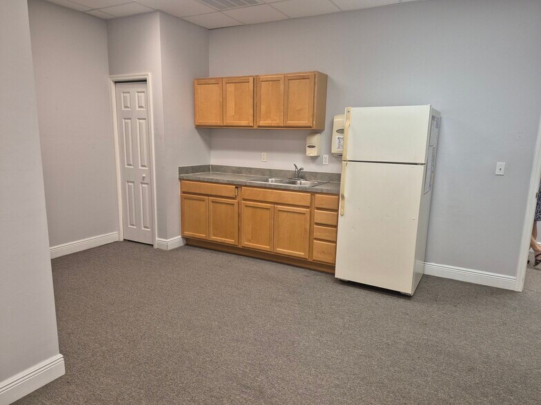 More Photos Of 2104 Del Prado Blvd S, Cape Coral Unknown For Lease