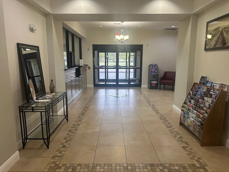 More Photos Of 702 Highway 146 S, La Porte Hotel For Sale