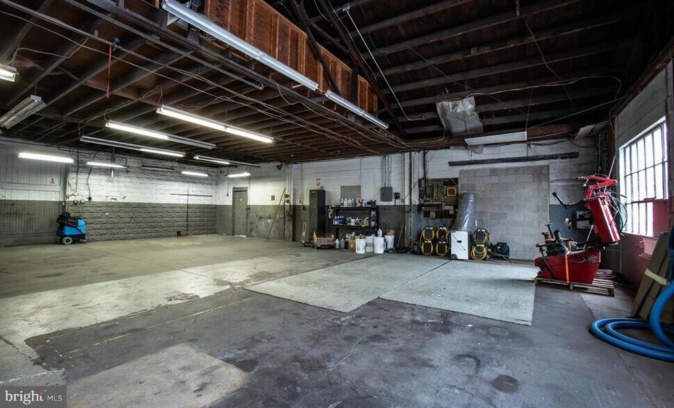 More Photos Of 1537 Bridge St, New Cumberland Auto Dealership For Lease