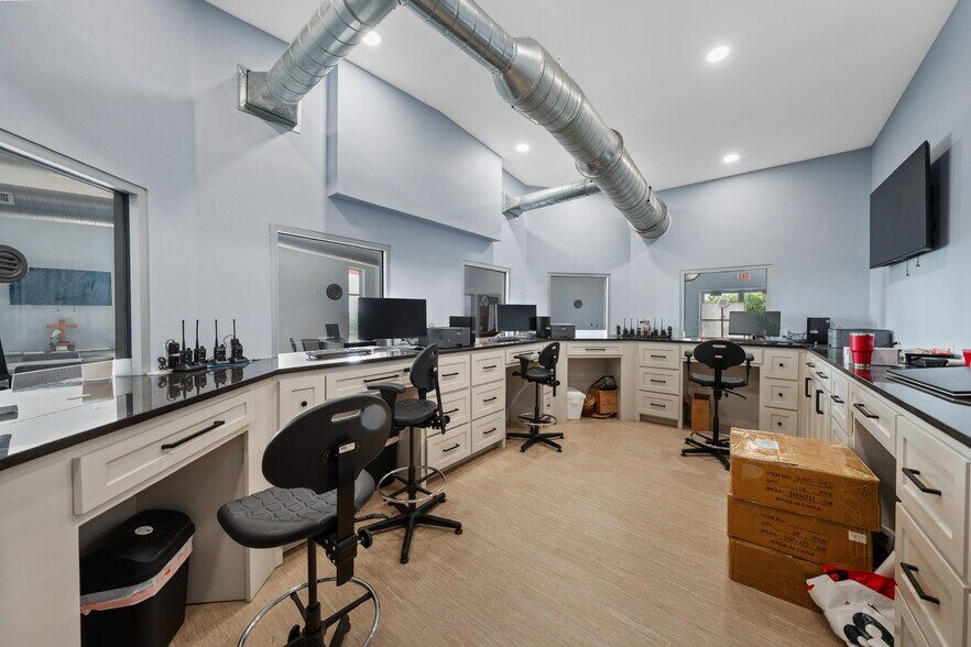 More Photos Of 4159 Highway 6, Clifton Showroom For Sale
