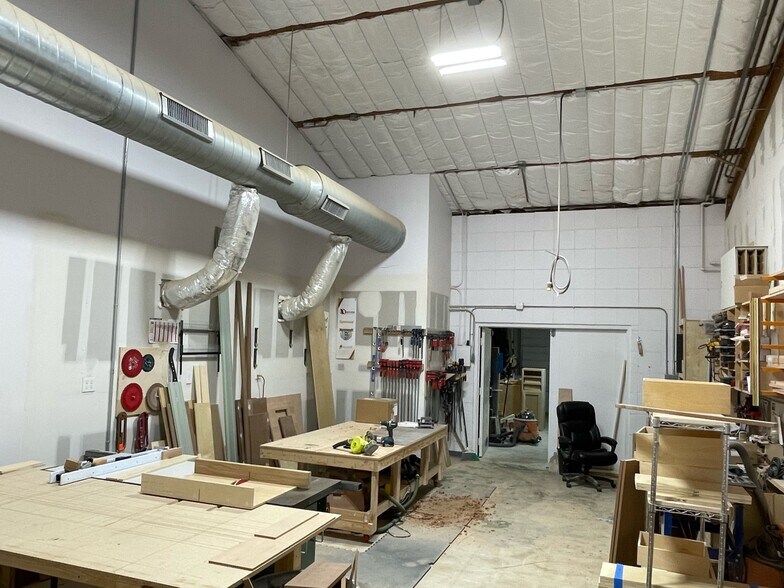 More Photos Of 2118 Mannix Dr, San Antonio Showroom For Sale