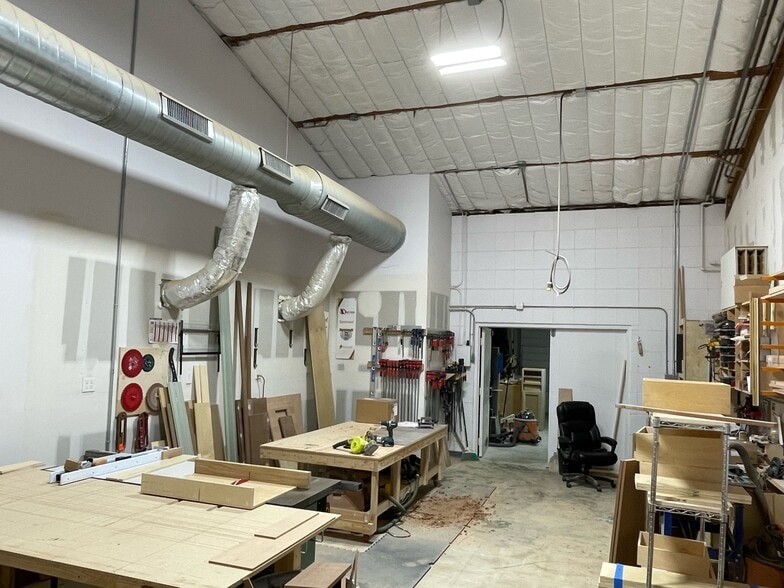 More Photos Of 2118 Mannix Dr, San Antonio Showroom For Sale