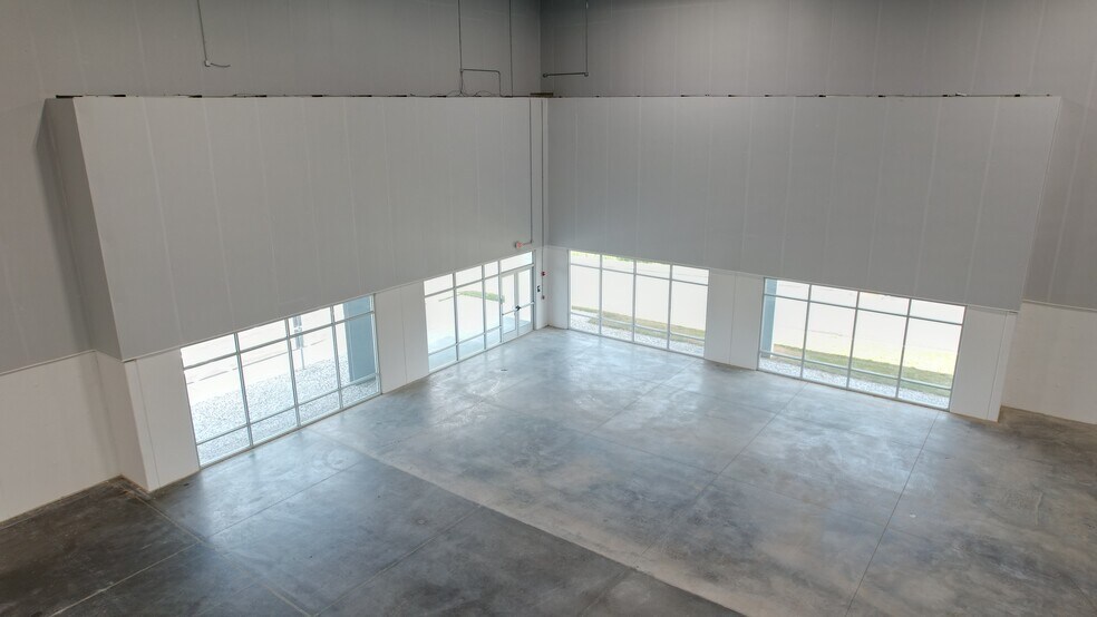 More Photos Of 222 Morgan Ln, York Warehouse For Sale
