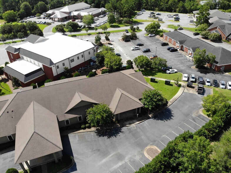 More Photos Of 2810 Meredyth Dr, Albany Medical For Lease