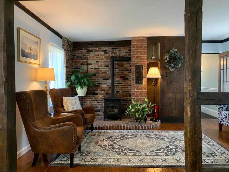 More Photos Of 15 Locke St, Kennebunkport Hospitality For Sale