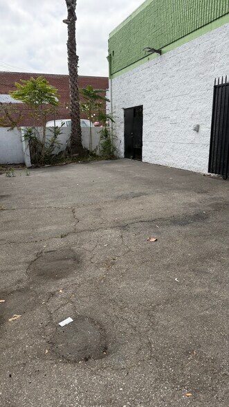 More Photos Of 148 W 32nd St, Los Angeles Land For Lease