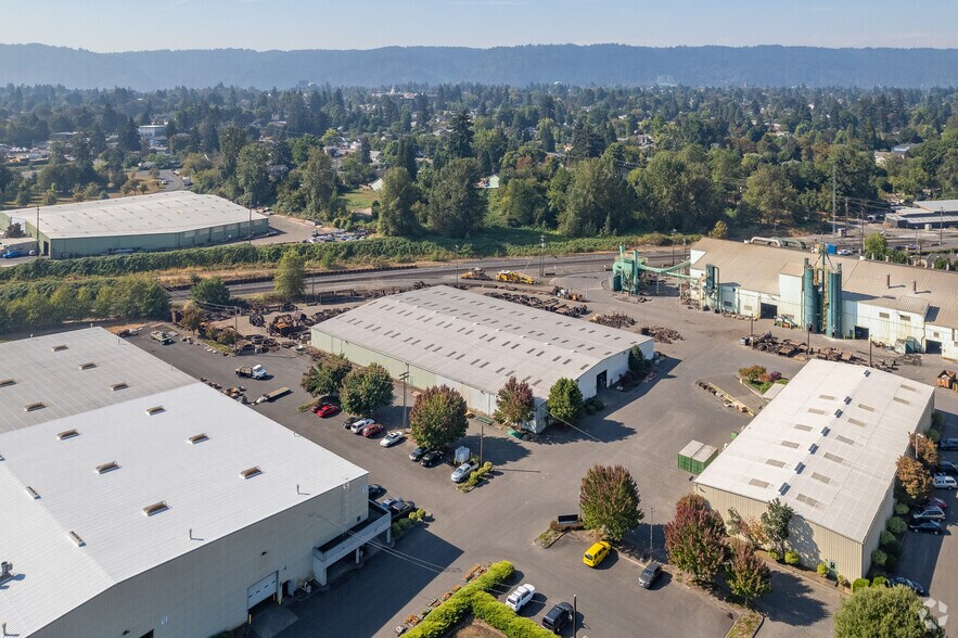 More Photos Of 10425 N Bloss Ave, Portland Manufacturing For Lease