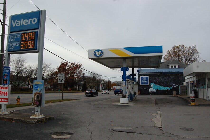 More Photos Of 100 W Main St, Batavia Convenience Store For Sale