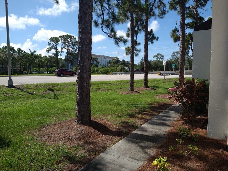 More Photos Of 6238 Presidential Ct, Fort Myers Medical For Sale