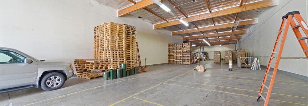 More Photos Of 3305-3307 W Castor St, Santa Ana Manufacturing For Lease