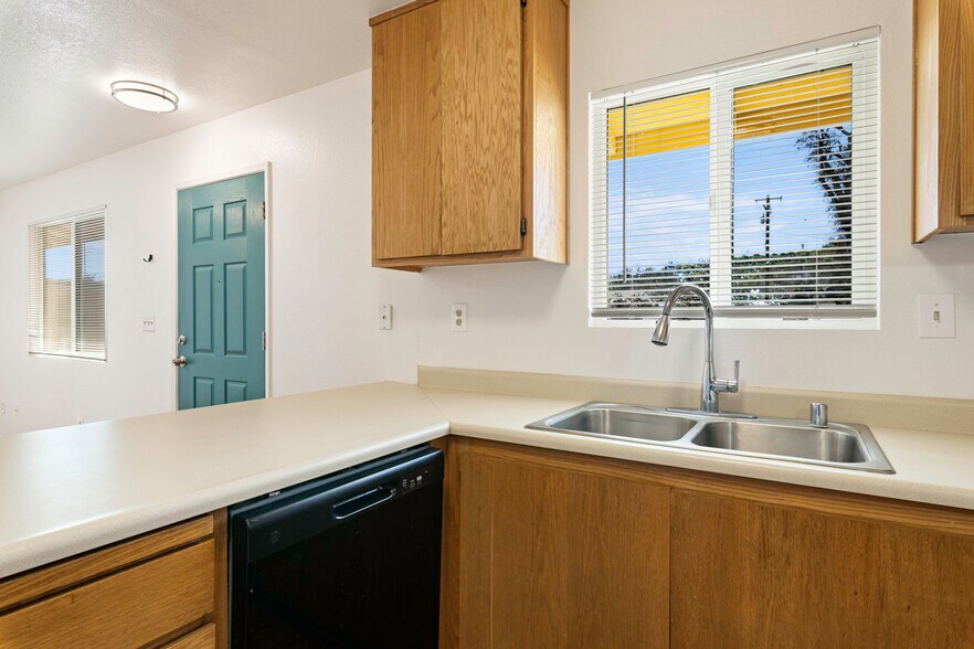 More Photos Of 9747 Winchester St, Lower Lake Apartments For Sale