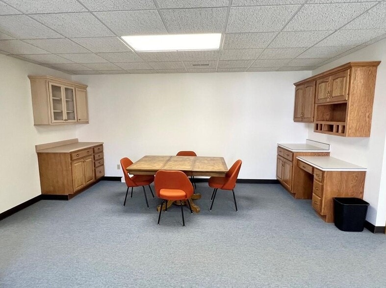 More Photos Of 219 W 11th St N, Newton Office For Sale
