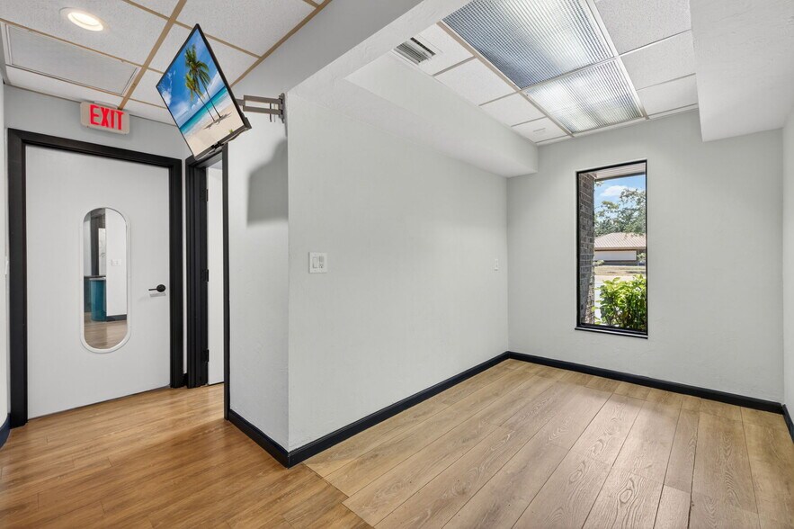 More Photos Of 45 Barkley Cir, Fort Myers Medical For Lease