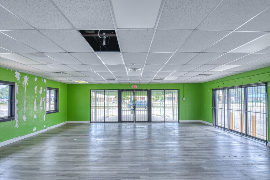 More Photos Of 1404 W Lindsey St, Norman Freestanding For Lease