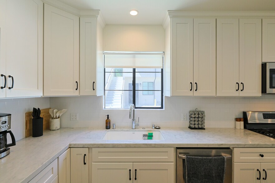 More Photos Of 22227 Pacific Coast Hwy, Malibu Apartments For Sale