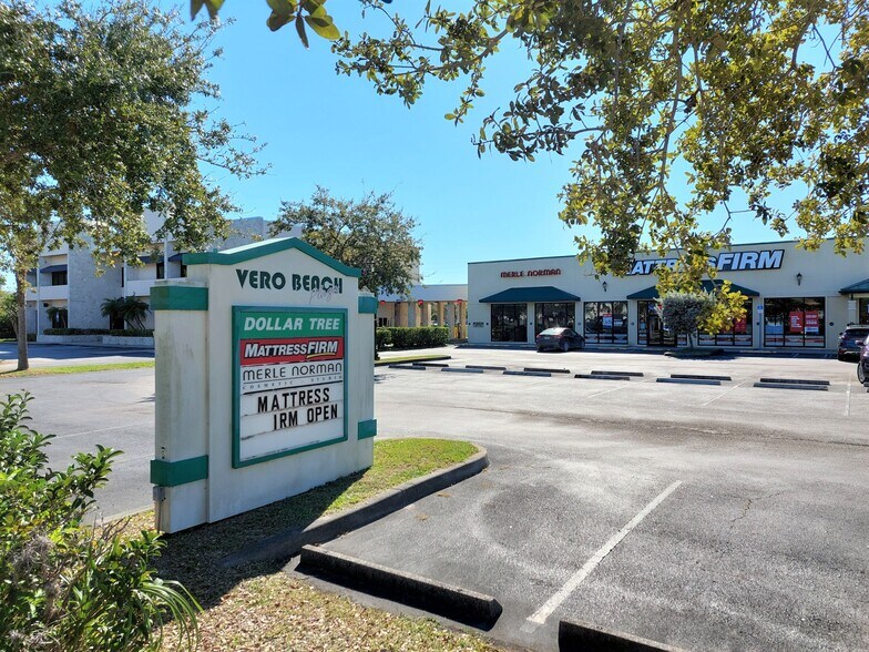 More Photos Of 701 21st St, Vero Beach General Retail For Lease