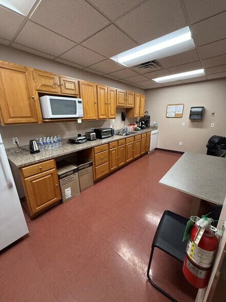 More Photos Of 1190 Erie Ct, Crown Point Manufacturing For Sale