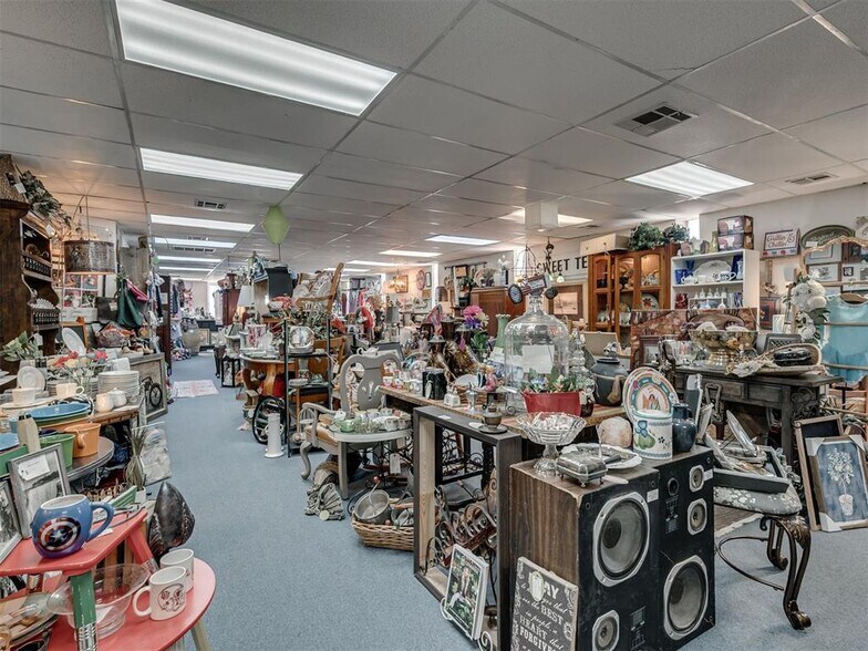 More Photos Of 6726 NW 38th St, Bethany Office For Sale