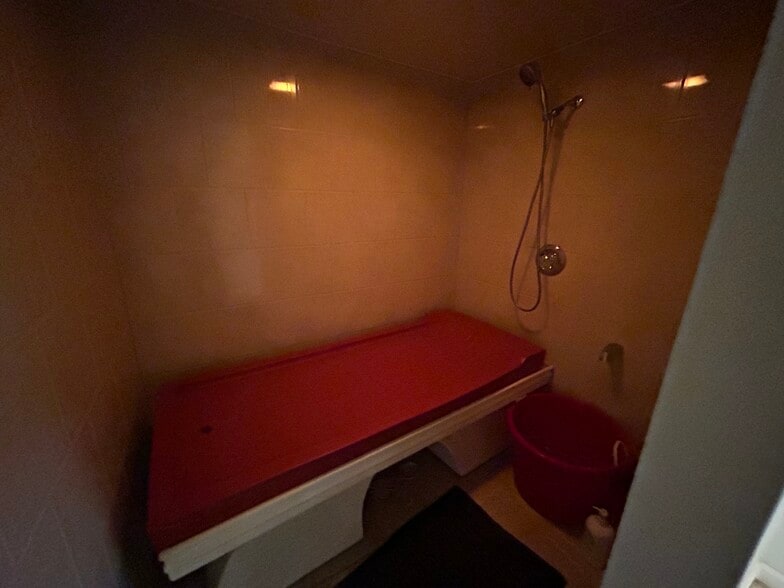 More Photos Of 669 E 185th St, Euclid General Retail For Sale