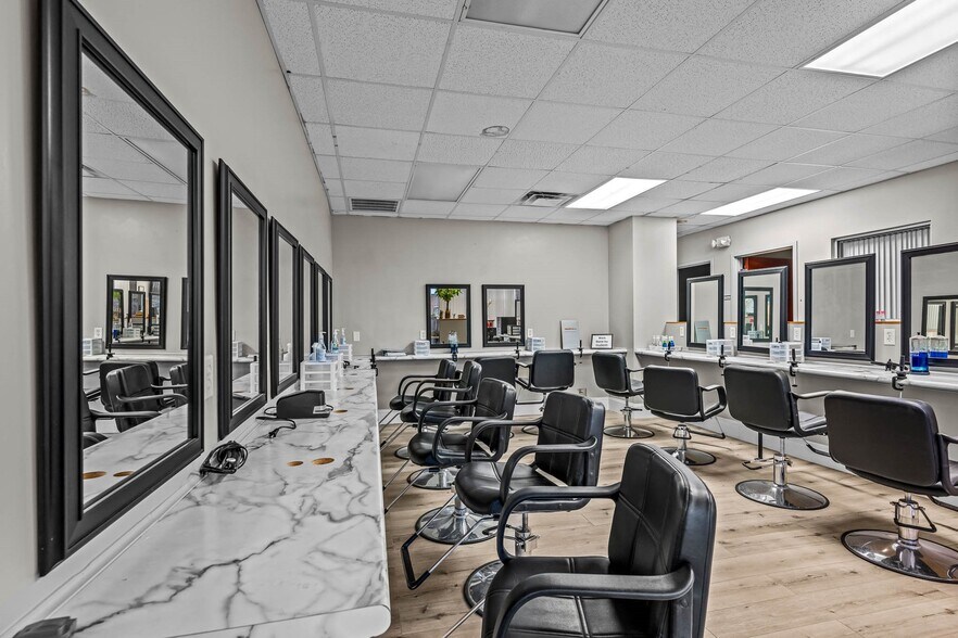 More Photos Of 1774 S Grant Ave, Springfield General Retail For Sale