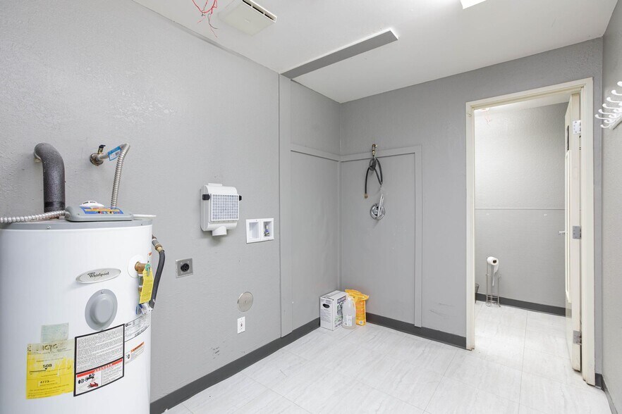 More Photos Of 872 E Sahara Ave, Las Vegas Medical For Lease