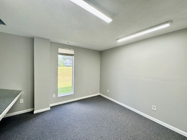 More Photos Of 4425 N Blackstock Rd, Spartanburg Warehouse For Lease