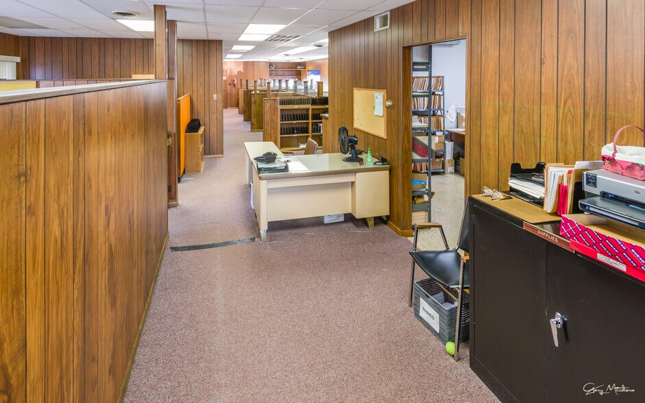More Photos Of 9757 S Kedzie Ave, Evergreen Park Office For Sale