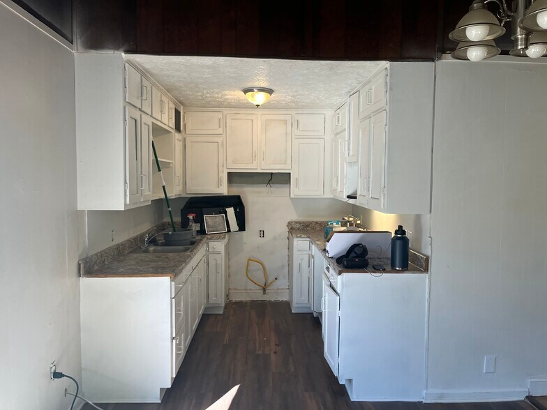 More Photos Of 2230 Palm St, Canton Freestanding For Lease