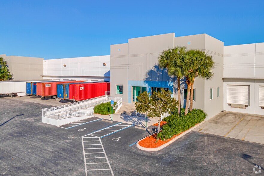 More Photos Of 2101-2131 Park Central Blvd N, Pompano Beach Warehouse For Lease