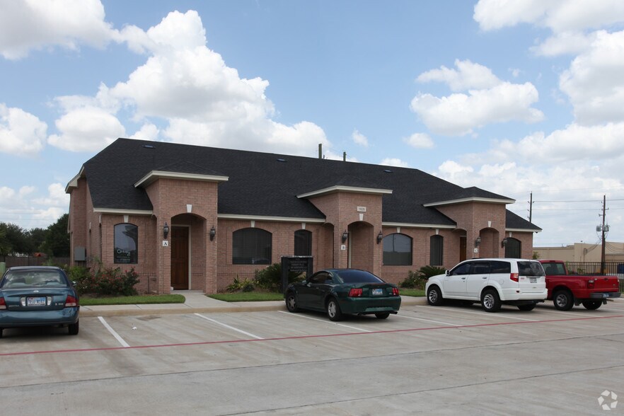 More Photos Of 1828 Snake River Rd, Katy Medical For Lease