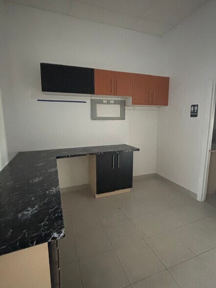 More Photos Of 710 E Sublett Rd, Arlington Unknown For Lease