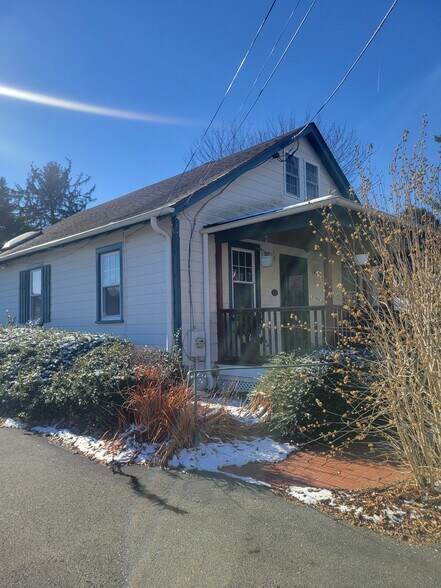 More Photos Of 201 Brookes Ave, Gaithersburg Office For Lease
