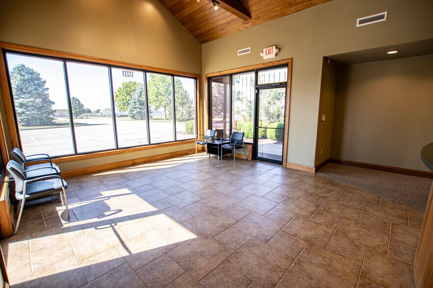 More Photos Of 17231 Bel-Ray Pl, Belton Office For Lease