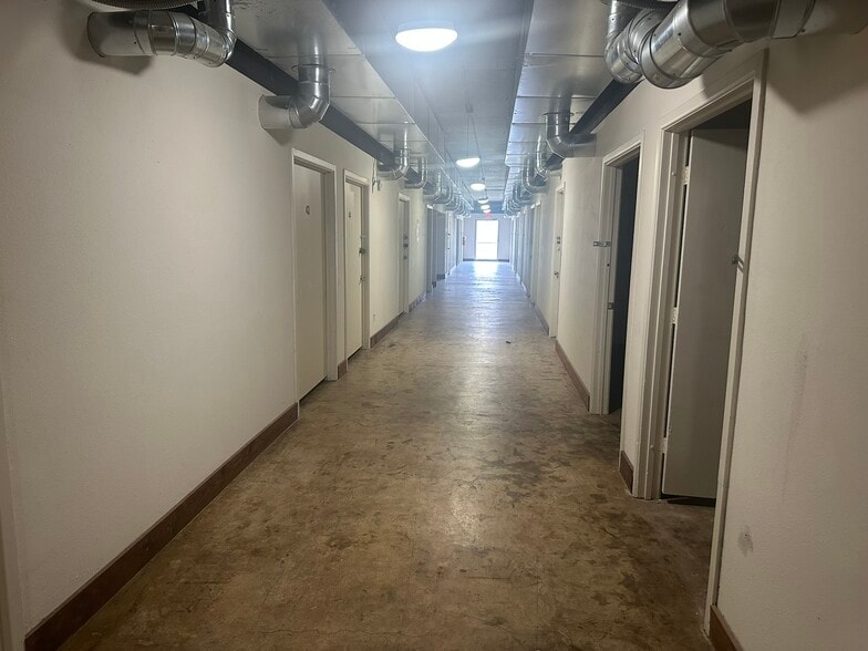 More Photos Of 2195 E Cherry St, Paris Self Storage For Sale