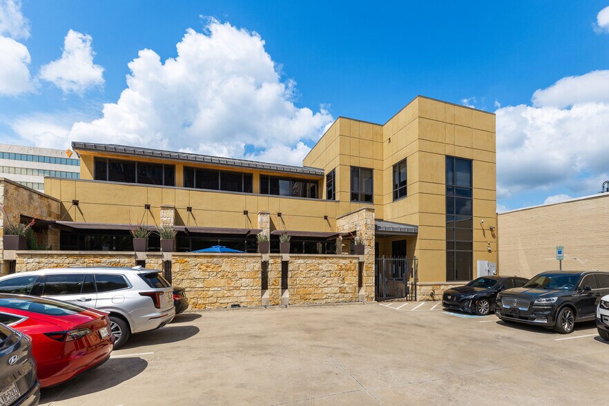 More Photos Of 6150 Sherry Ln, Dallas Office Residential For Sale