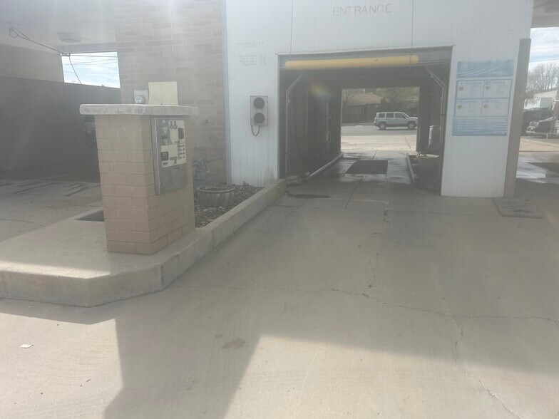 More Photos Of 510 N Vernal Ave, Naples Carwash For Sale