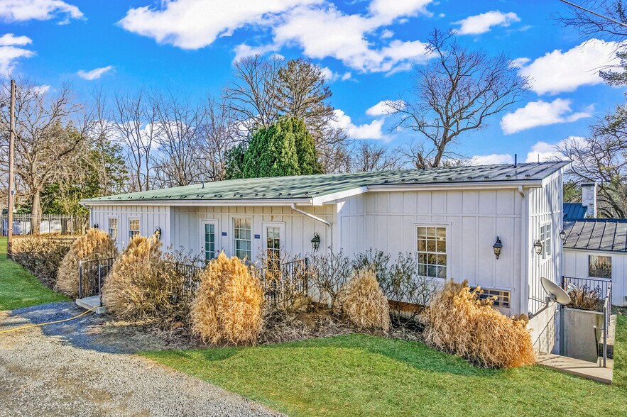 More Photos Of 23130 Briar Patch Ln, Middleburg Hospitality For Sale