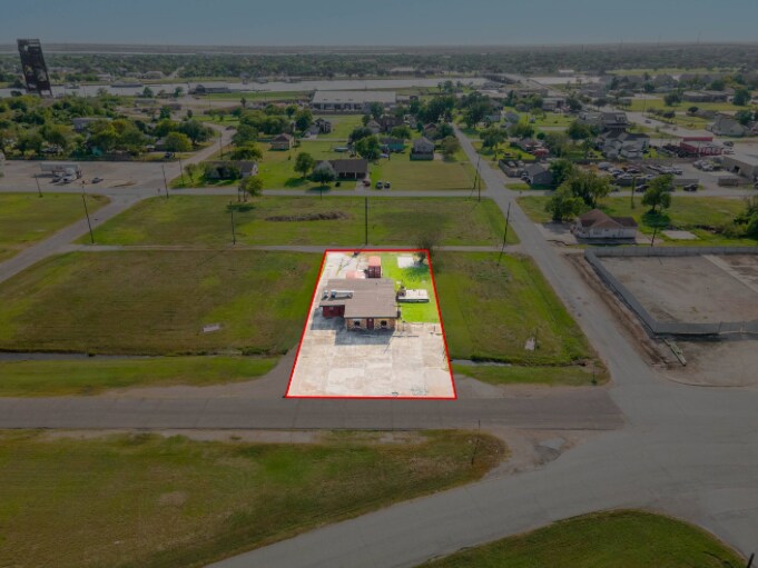 More Photos Of 503 S Gulf Blvd, Freeport Flex For Sale
