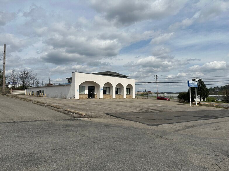 More Photos Of 5 Lyn Mar Plz, Lyndora Office For Sale