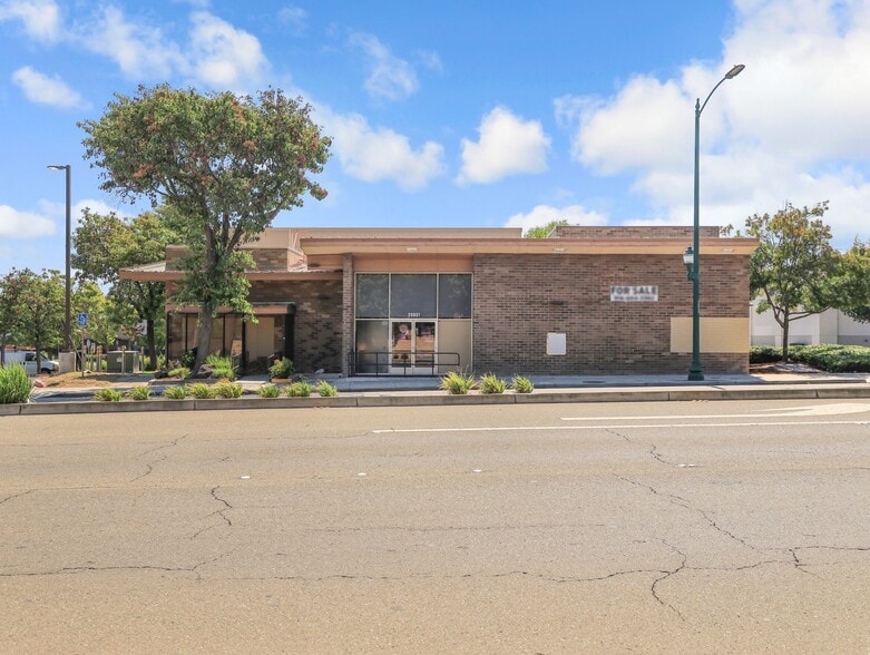 More Photos Of 26801 Mission Blvd, Hayward Bank For Lease