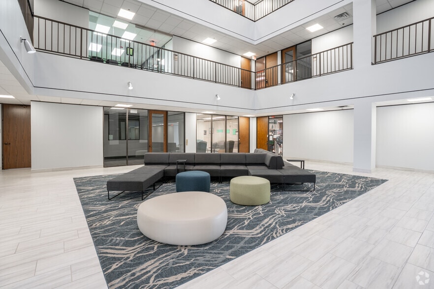 More Photos Of 711 W Bay Area Blvd, Webster Office For Lease