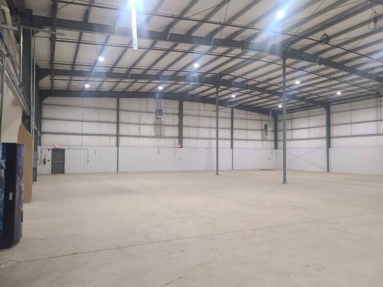 More Photos Of 201 W Decatur Ave, Pleasantville Flex For Lease