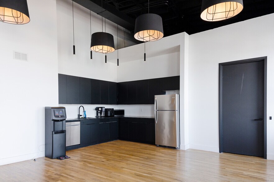 More Photos Of 128-152 32nd St, Brooklyn Office For Lease