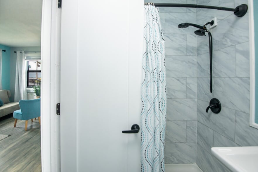 More Photos Of 1915 N Atlantic Ave, Daytona Beach Hotel For Sale